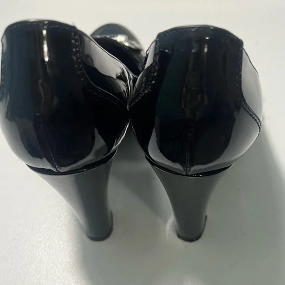 Christian Dior Patent Black Leather Pumps - Picture 9 of 17